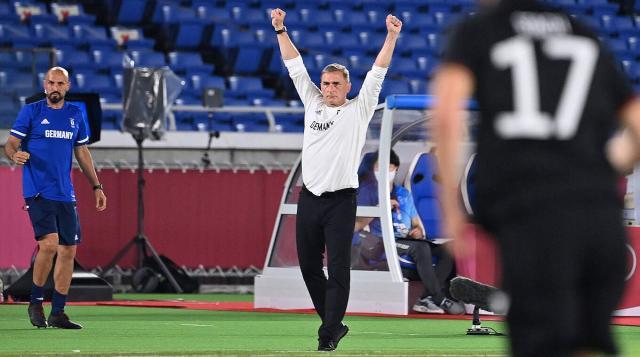 开云-德国国奥10打11险胜仍不足喜，队长克鲁泽求婚添喜